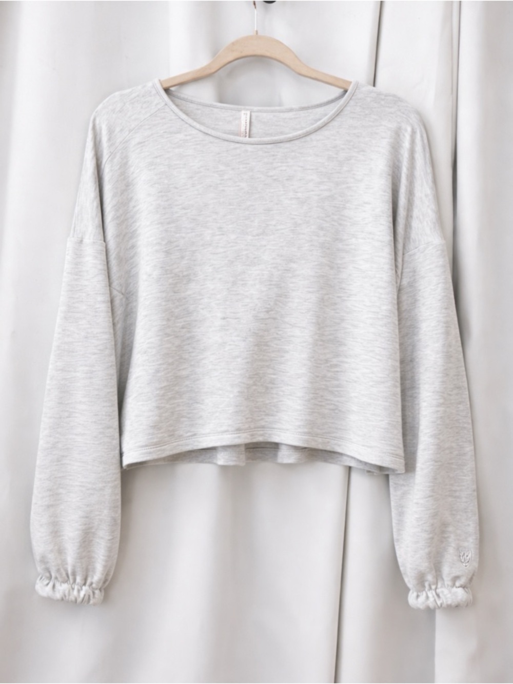 Free People Movement Gray Cropped Pullover Sweatshirt Baloon Sleeve Soft Lounge - Picture 2 of 6